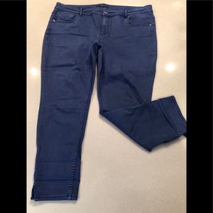 Maurices, Periwinkle Blue Crop Jean sz 18